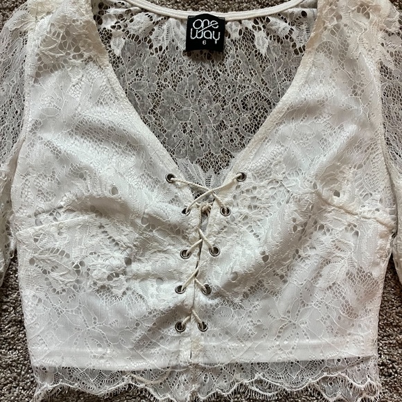 One Way Small White Floral Pattern Lace-up Top - Picture 6 of 14
